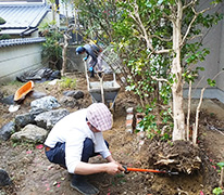 砂利敷き詰め・リフォーム作業